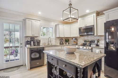 19 Byram Bay Rd, Hopatcong, NJ 07843-1921