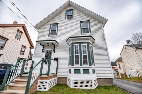 12 Middle St, Hallowell, ME 04347-1492
