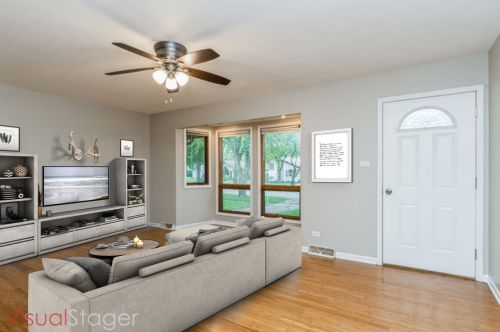 626 James St, Villa Park, IL 60181-1403