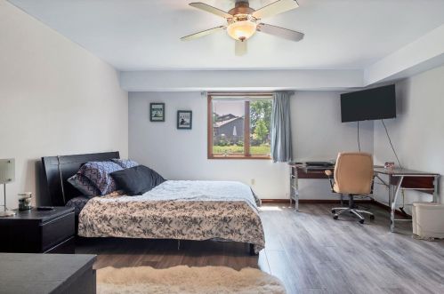 1815 Springvale Dr, Crown Point IN  46307-1083 exterior