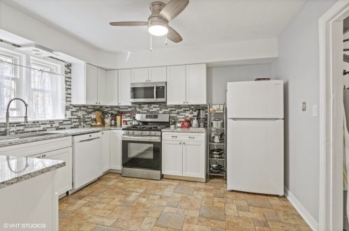 180 Barberry Rd, Highland Park, IL 60035-4420