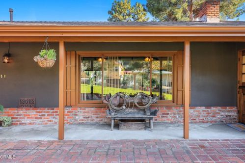 2512 Rockdell St, Glendale CA 91214-2221 exterior