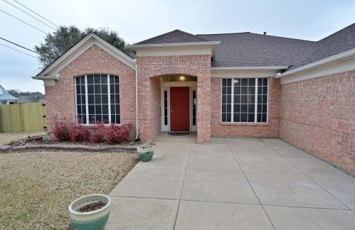 7901 Old Hickory Dr, Fort Worth TX  76182-6024 exterior