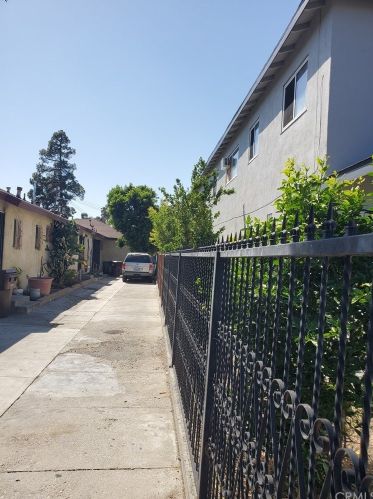 1721 Alhambra Ave, Compton, CA 90221-7137