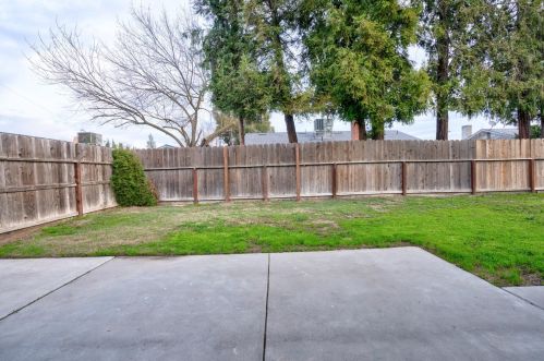 725 Bennington Ave, Turlock CA 95382-0306 exterior