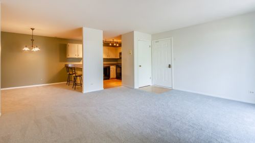 971 Golf Course Rd, Bull Valley, IL 60014-8335