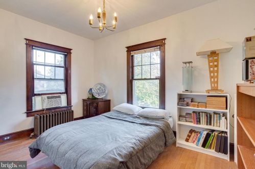 9011 Colesville Rd, Silver Spring MD 20910-1653 exterior