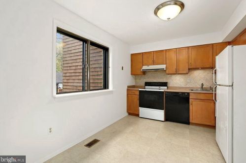 7327 Kerry Hill Ct, Columbia MD  21045-5024 exterior