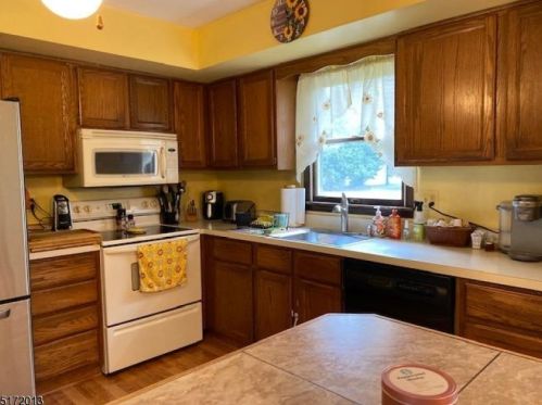4 Dejager Dr, Augusta, NJ 07822-2110