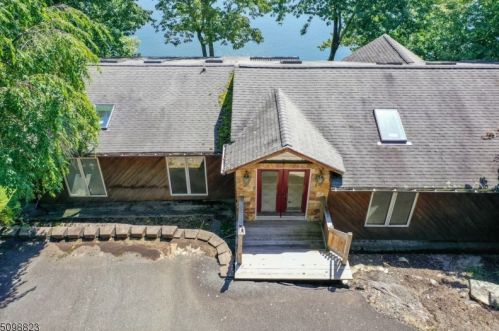 25 Papoose Trl, Andover, NJ 07821-5809