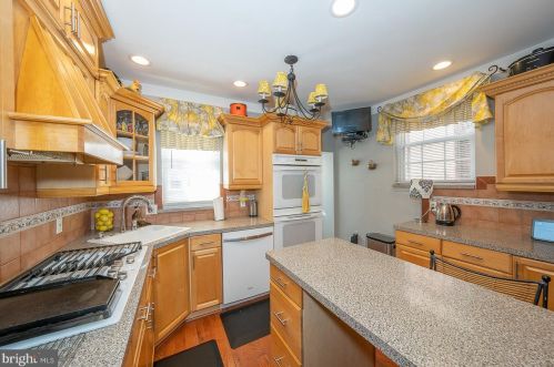 5726 12 St, Philadelphia PA 19141-4111 exterior