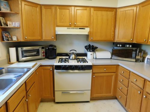 1909 Dewes St, Glenview IL  60025-4237 exterior