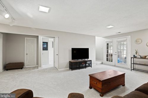 8166 Cliffview Ave, Springfield VA  22153-2622 exterior