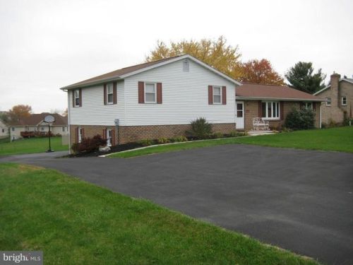 171 Sunset Dr, Hanover PA  17331-9786 exterior