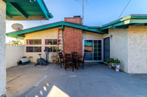 1325 Sandalwood Ave, Anaheim CA  92805-1642 exterior