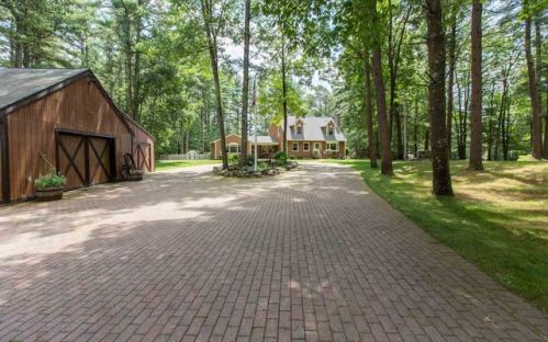 17 Plower Rd, Pelham, NH 03076-2520