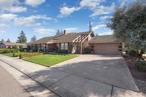 2546 Meadow Lake Dr, Stockton, CA 95207-4534
