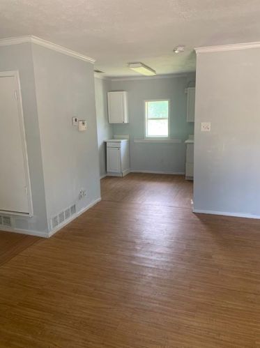 679 Edgeglen Dr, Dallas TX  75217-4121 exterior