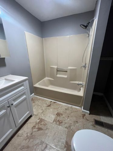 709 Elmwood Dr, Hudson NH  03051-3245 exterior