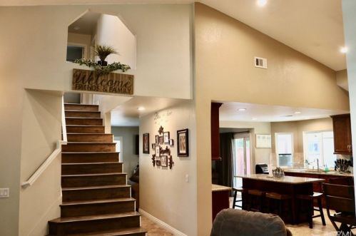 1302 Salmon River Rd, Riverside, CA 92501-1515