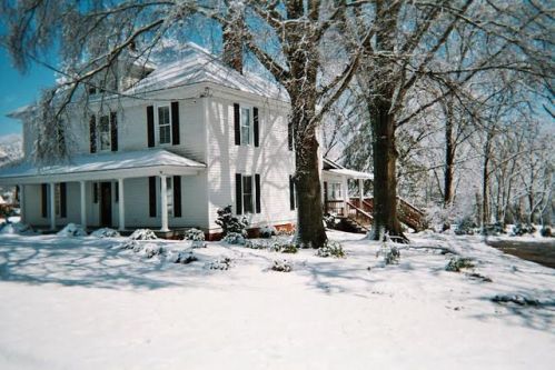 4694 Depot St, Claremont, NC 28610-8547