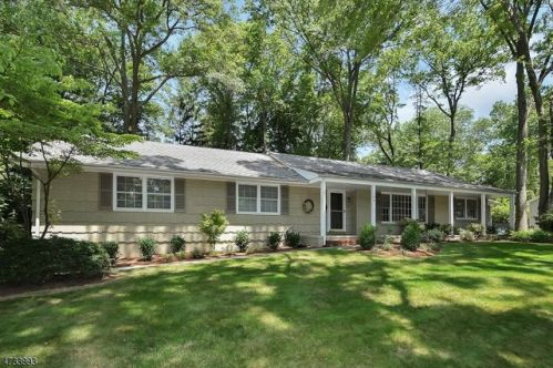 60 Crescent Bnd, Allendale, NJ 07401-2008