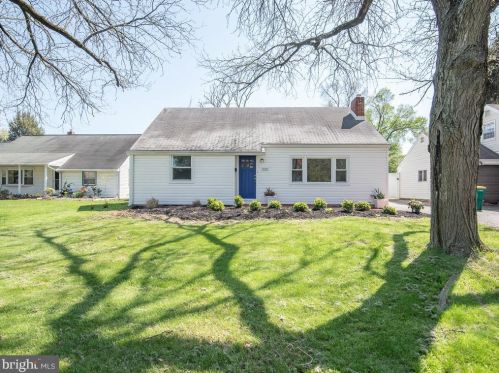 222 Elizabeth Dr, Lancaster, PA 17601-4312