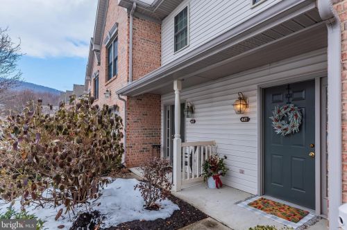 467 Waverly Woods Dr, Harrisburg, PA 17110-3998