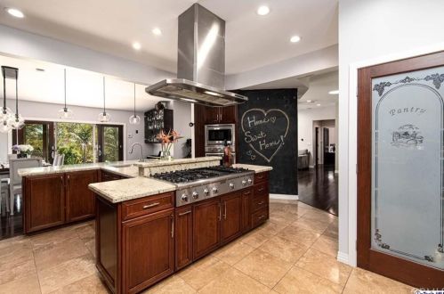 2328 Chapman Rd, Glendale CA  91214-3013 exterior