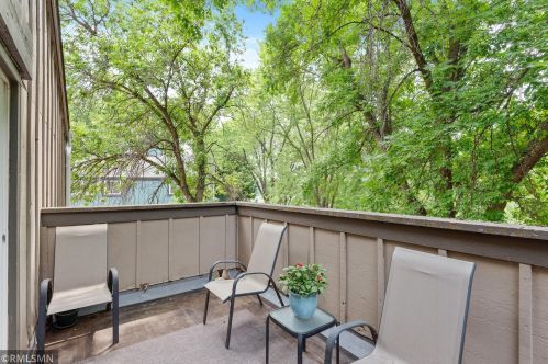 4828 Grenwich Way, Saint Paul MN  55128-2039 exterior