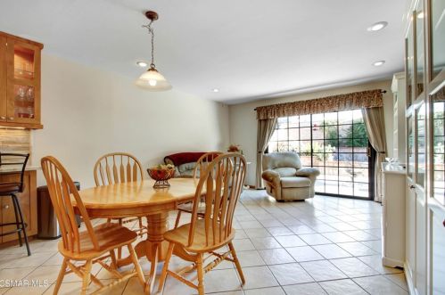 2548 Hawk St, Simi Valley CA 93065-2365 exterior