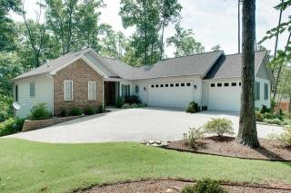142 Cane Creek Harbor Rd, Seneca, SC 29672-6811