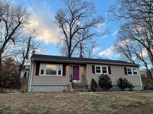 41 Anthony St, Warwick, RI 02886-9005