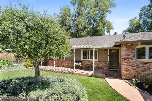 94 Rollingwood Dr, San Rafael, CA 94901-1452