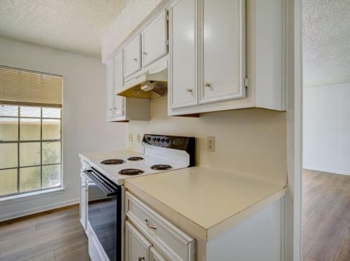 404 Dittmar Rd, Austin TX  78745-7004 exterior
