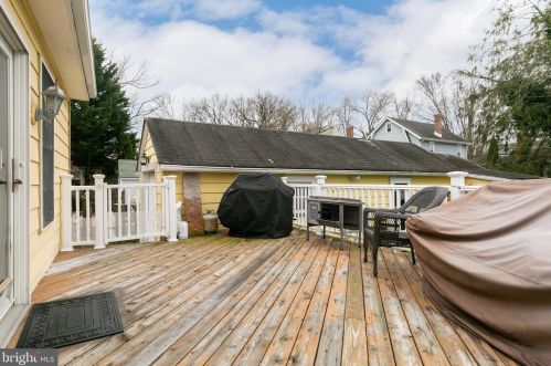 320 Chestnut St, Tavistock NJ 08033-1810 exterior