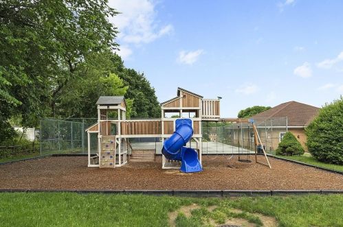 709 Elmwood Dr, Hudson NH  03051-3245 exterior