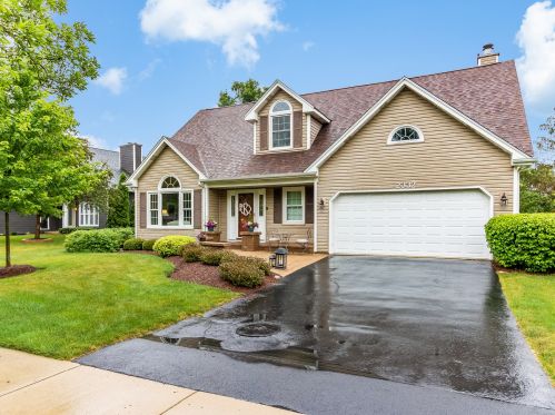 2332 Newport Dr, Naperville, IL 60565-3163
