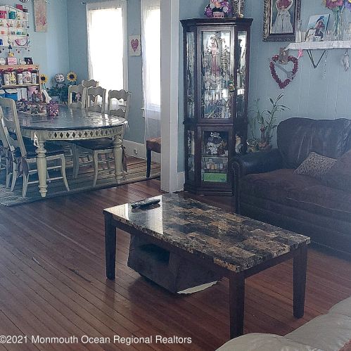 70 Wallace St, Tinton Falls NJ  07701-1810 exterior