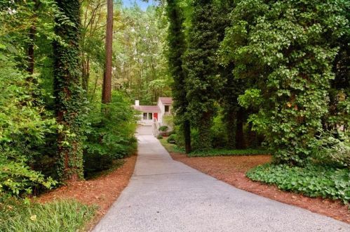 3692 Sawanee Dr, Marietta, GA 30062-4165