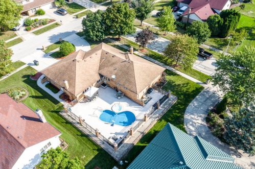 331 Ridgemoor Dr, Willowbrook, IL 60527-5462