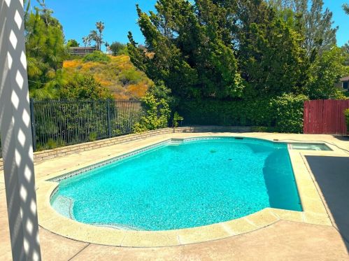 5237 Shady Glen Ln, Anaheim, CA 92807-3623