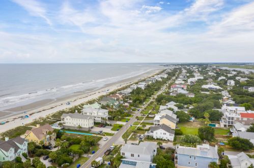 124 Sparrow Dr, Isle Of Palms SC  29451-2514 exterior