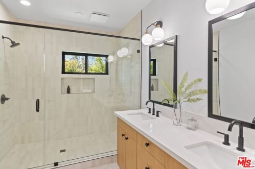 4614 Tobias Ave, Van Nuys CA  91403-2823 exterior