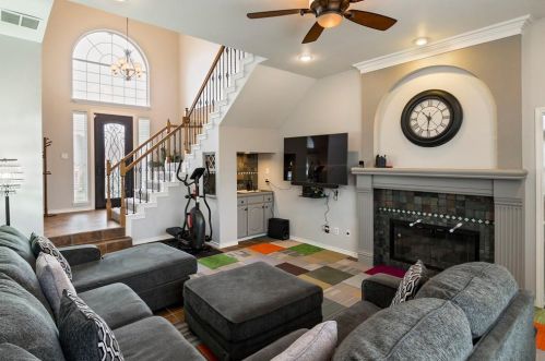 1802 Dew Vly Dr, Carrollton TX 75010-2008 exterior