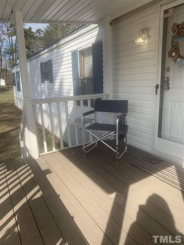 713 Federal Rd, Benson, NC 27504-8351