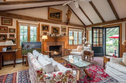 32 Kings Ln, Essex, CT 06426-1064