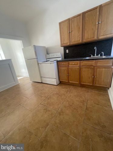 3551 11th St, Philadelphia PA  19140-4303 exterior