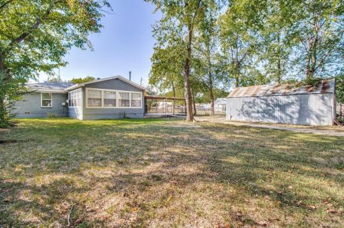 406 Carter St, Whitewright TX 75491-2704 exterior