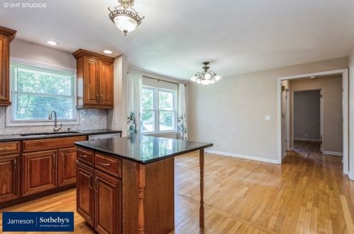 415 Traube Ave, Willowbrook IL  60514-2810 exterior